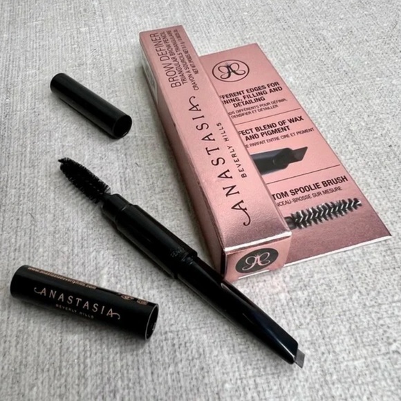 Anastasia Beverly Hills Other - ❤️3 for $25❤️ Anastasiya Beverly Hills Brow Definer mini